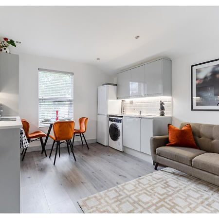 Cozy And Stylish 2 Bedroom Flat In Greater Londra Esterno foto