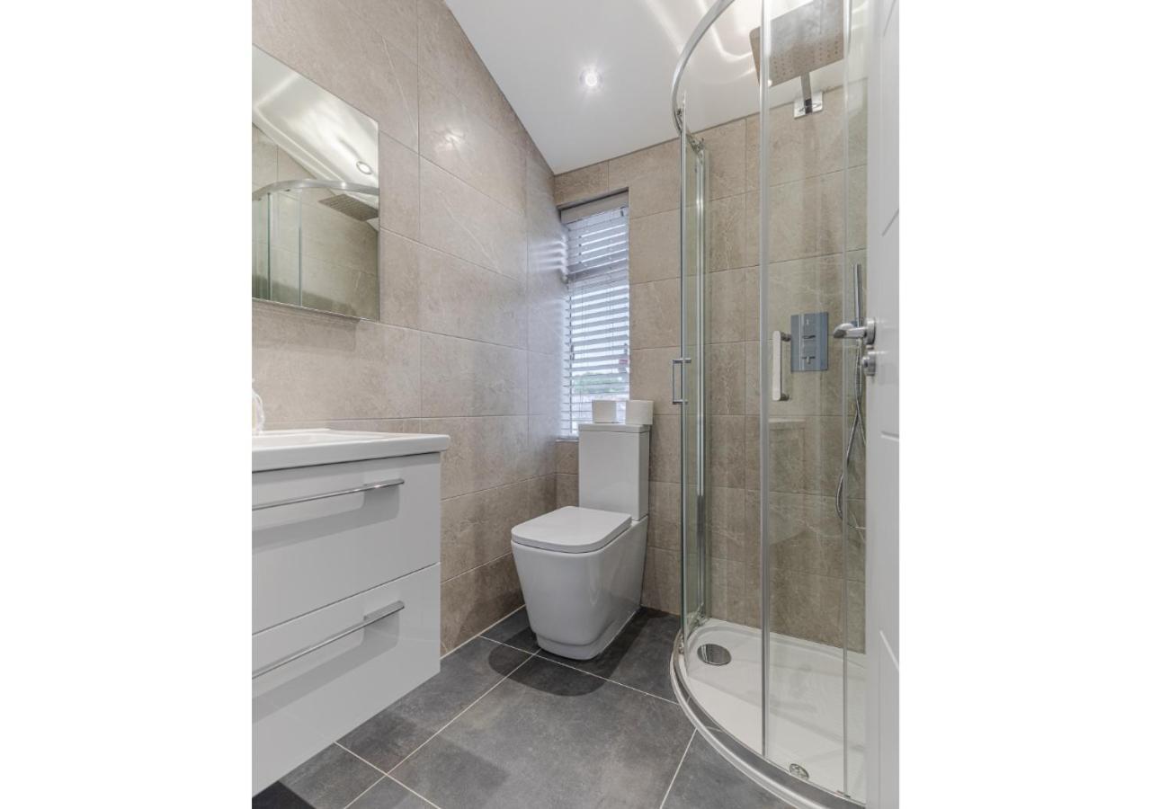 Cozy And Stylish 2 Bedroom Flat In Greater Londra Esterno foto