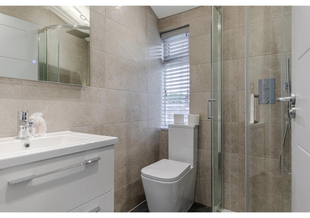 Cozy And Stylish 2 Bedroom Flat In Greater Londra Esterno foto